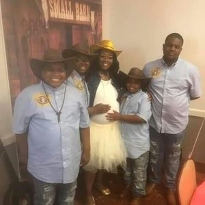 Meet your Posher, Cassandra